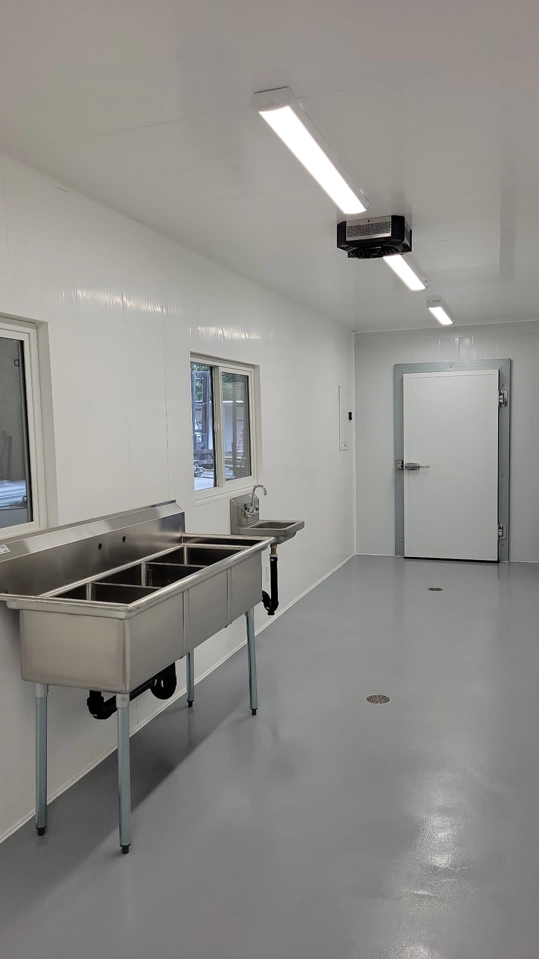 Food Processing Unit With Walk in Cooler - Container Systems Australia